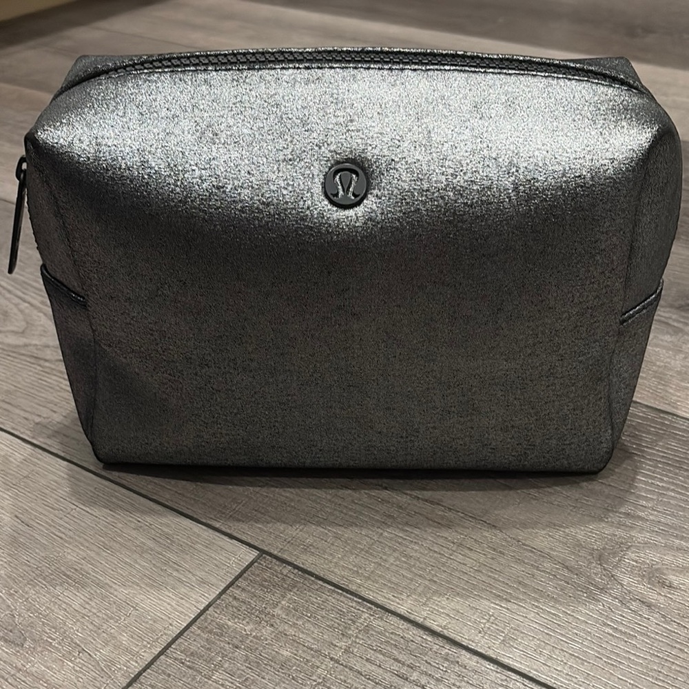 Lululemon Athletica Gray Toiletry Bag with Sleek Design